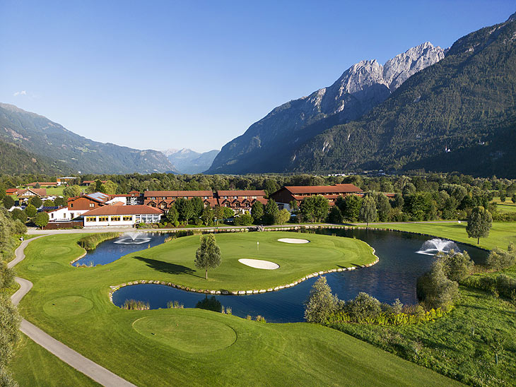 Tirols 36-Loch-Golf-Dorado: Die Anlage des Dolomitengolf Resorts bei Lienz in Osttirol ist Tirols gr&ouml;&szlig;te Golf-Oase. 